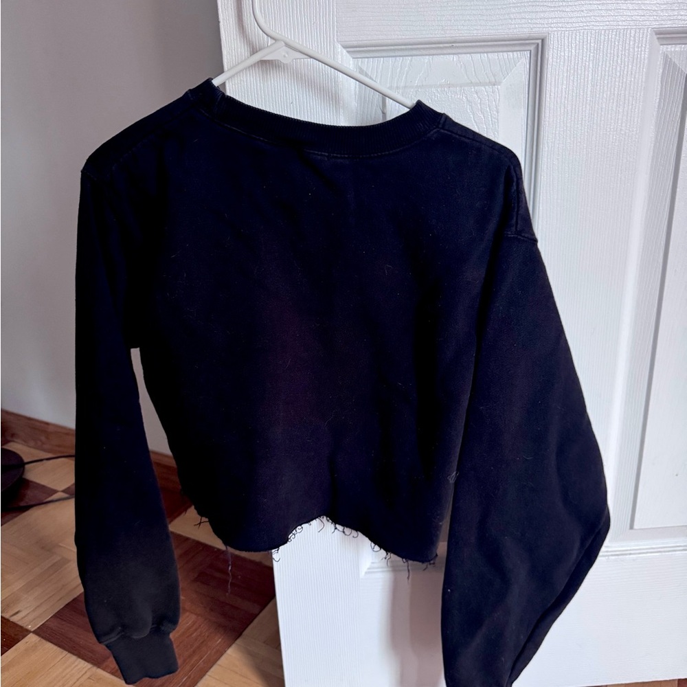 Brandy Melville Cropped long sleeve Sweatshirt